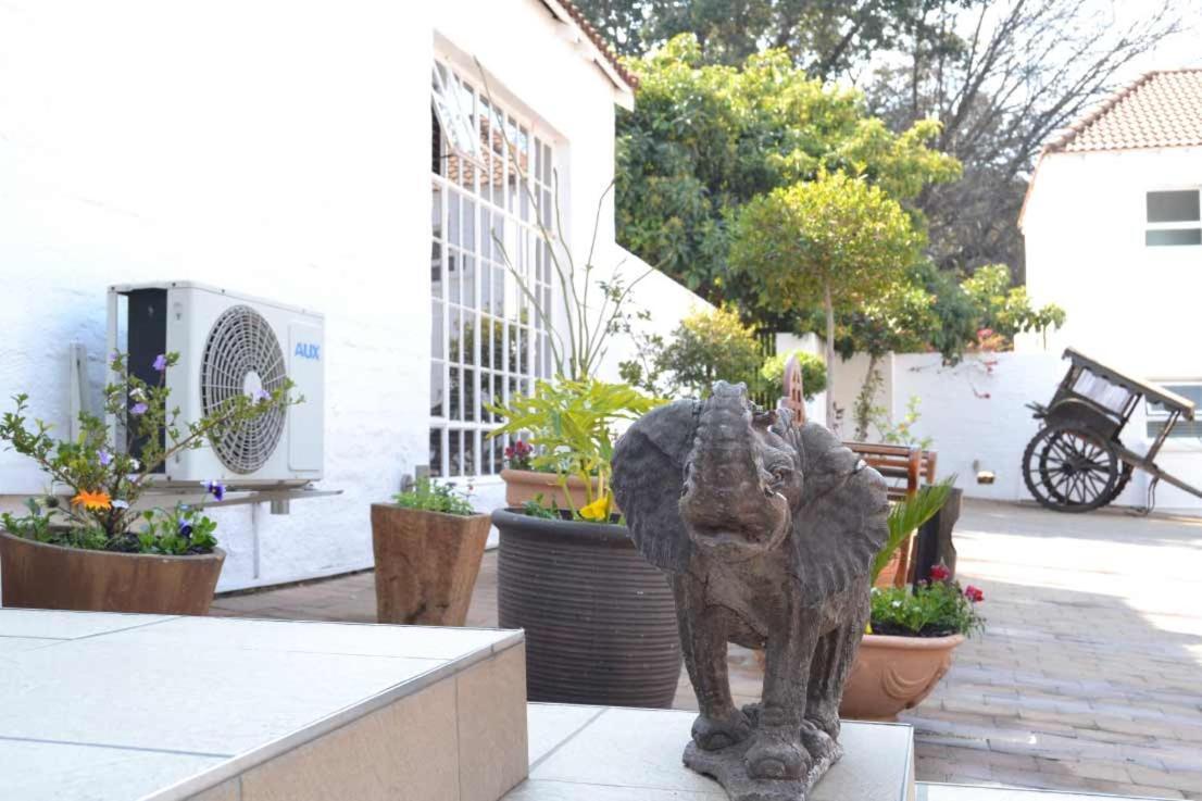 Daisy St -One Bedroom Apartment Johannesburg Buitenkant foto