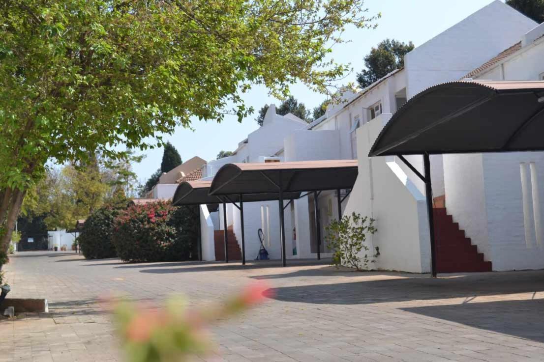 Daisy St -One Bedroom Apartment Johannesburg Buitenkant foto
